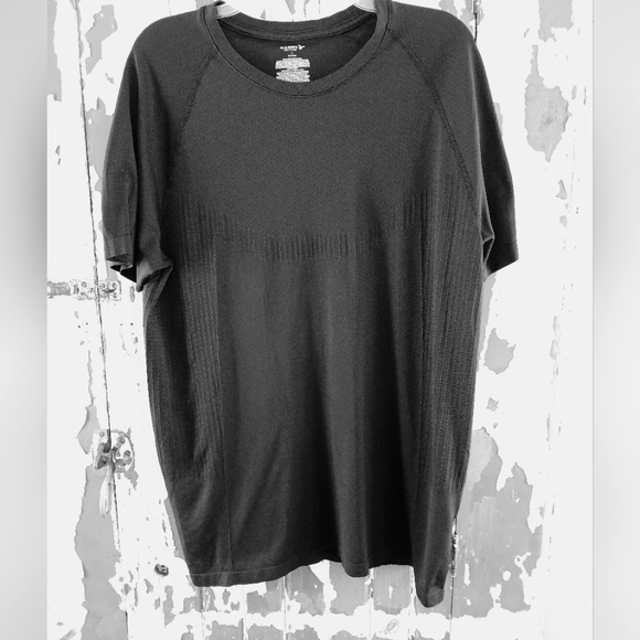 BLACK OLD NAVY LARGE TEXTURED TEE LIKE NEW - Picture 1 of 6